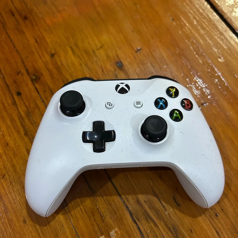 White Xbox Console + Controller